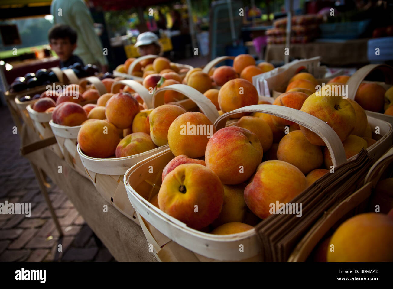 Fresh South Carolina peaches at an organic local produce farmers market