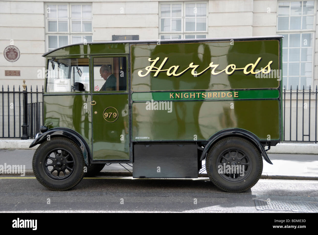 Vintage Delivery Van Stock Photos & Vintage Delivery Van Stock Images Alamy