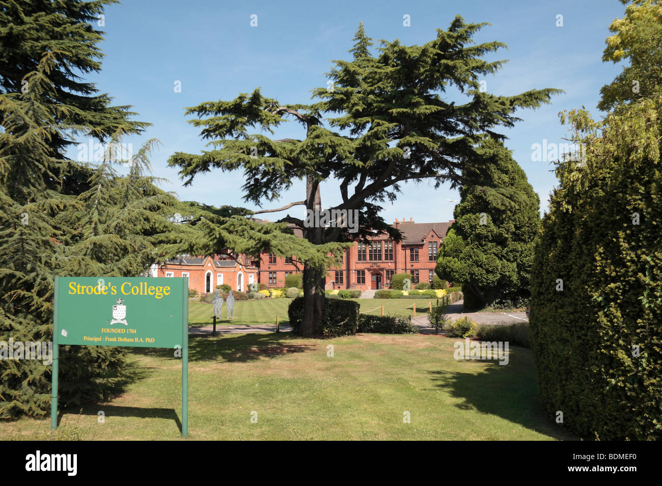 The school sign, grounds and main building of Strode's College (Sixth Form), Egham, Surrey, UK. Stock Photo