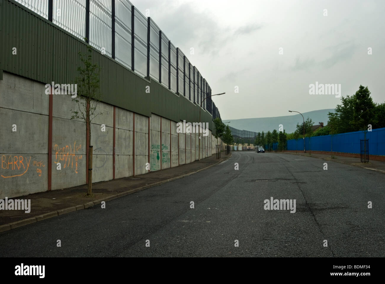 BELFAST PEACE LINES BETWEEN SHANKILL ROAD AND FALLS ROAD Stock Photo