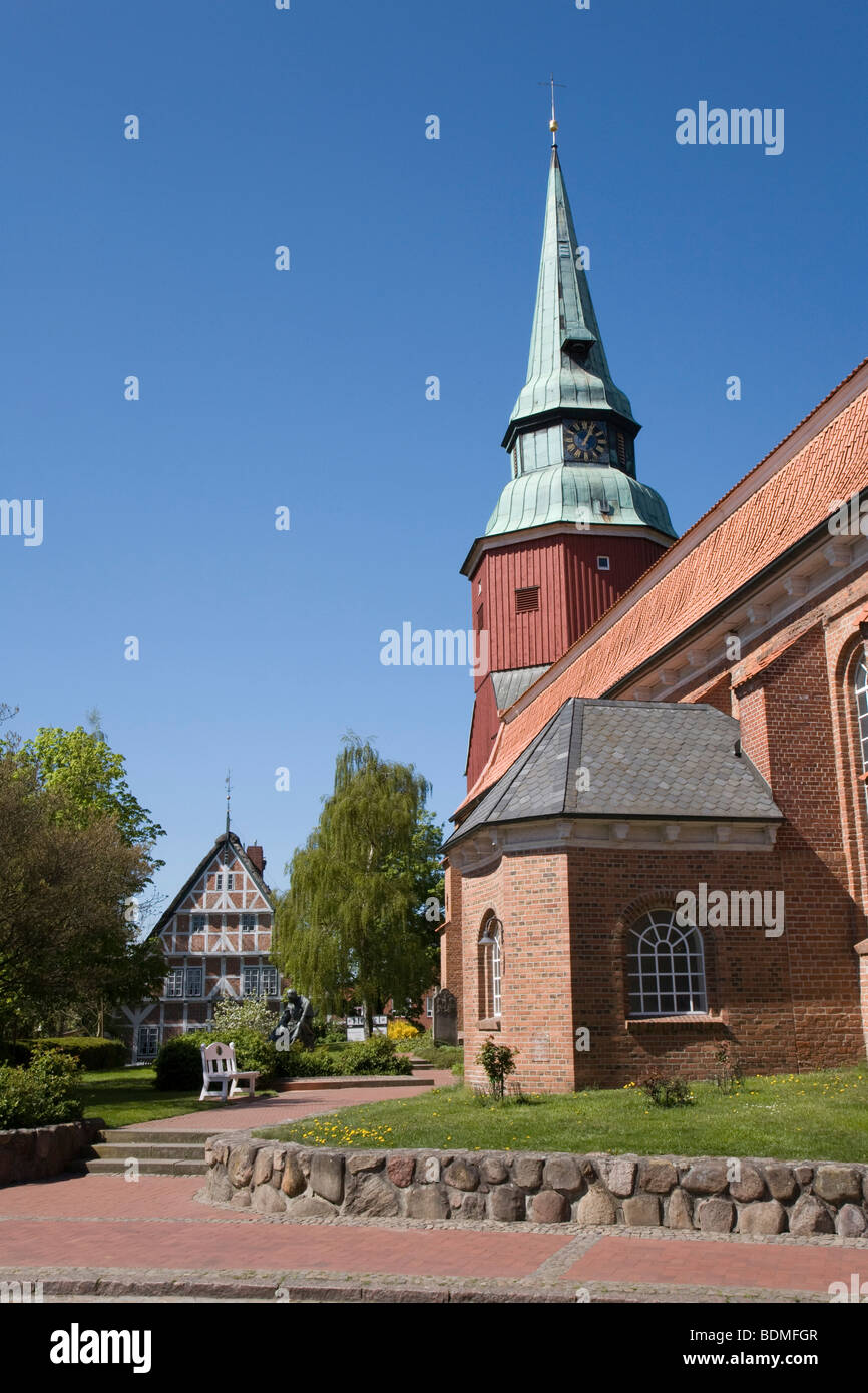 Church and Altlaender farmhouse in Steinkirchen, Altes Land region