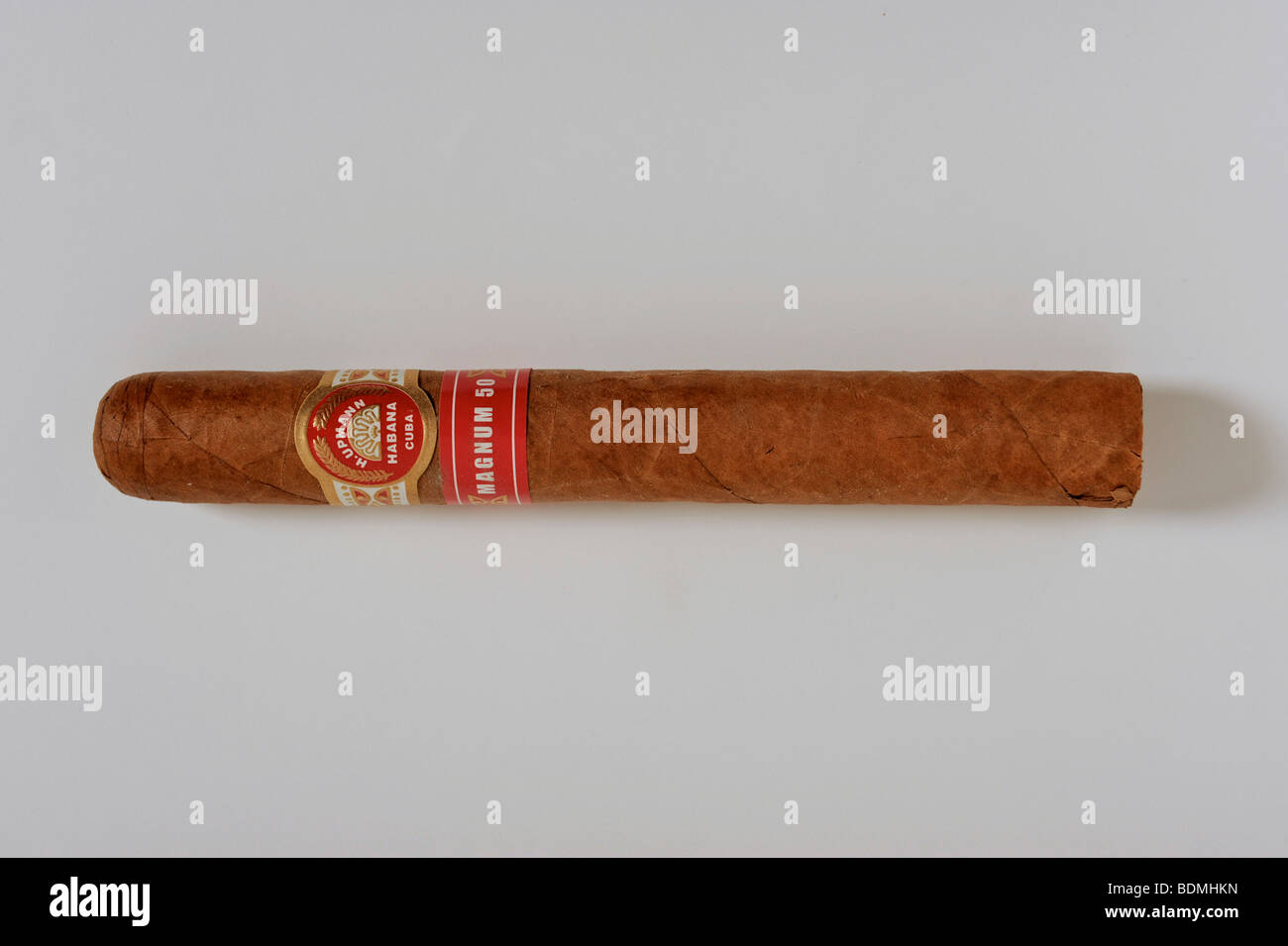 Cigare cubain image stock. Image du cadre, cigarette - 13301943