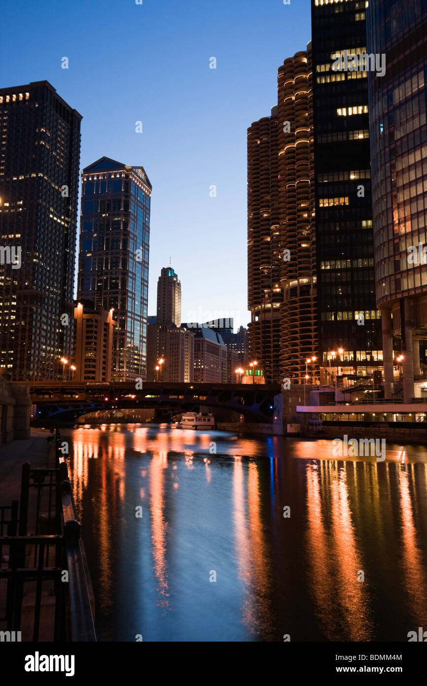 Chicago river panorama hi-res stock photography and images - Alamy