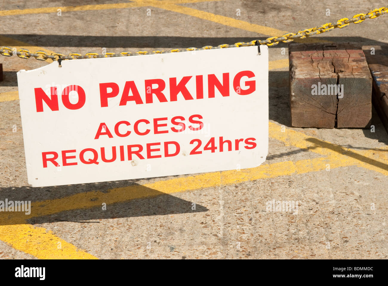 No parking sign hi-res stock photography and images - Alamy