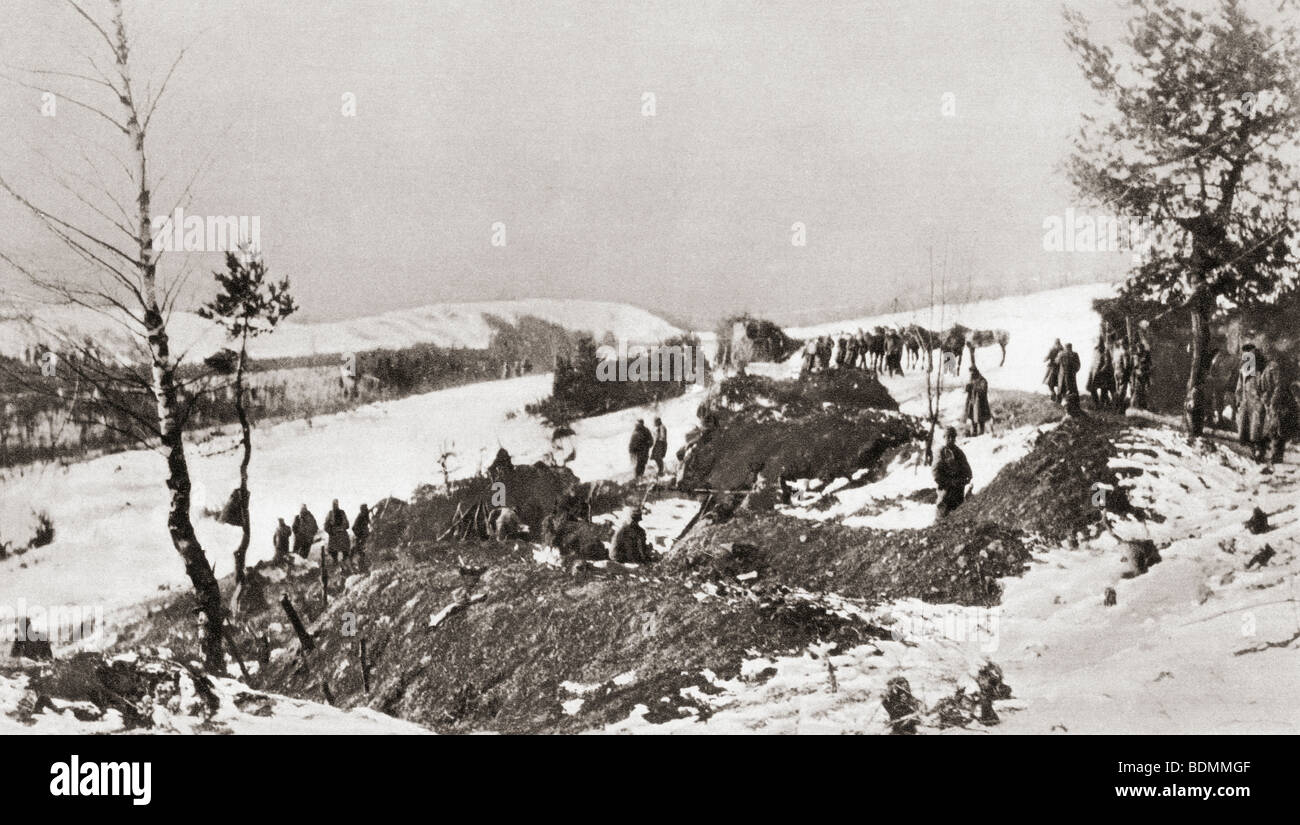 A crack cavalry regiment, The Kaiser Chasseurs, entrenching itself in the snow during Austria's battle for the Carpathian Passes Stock Photo
