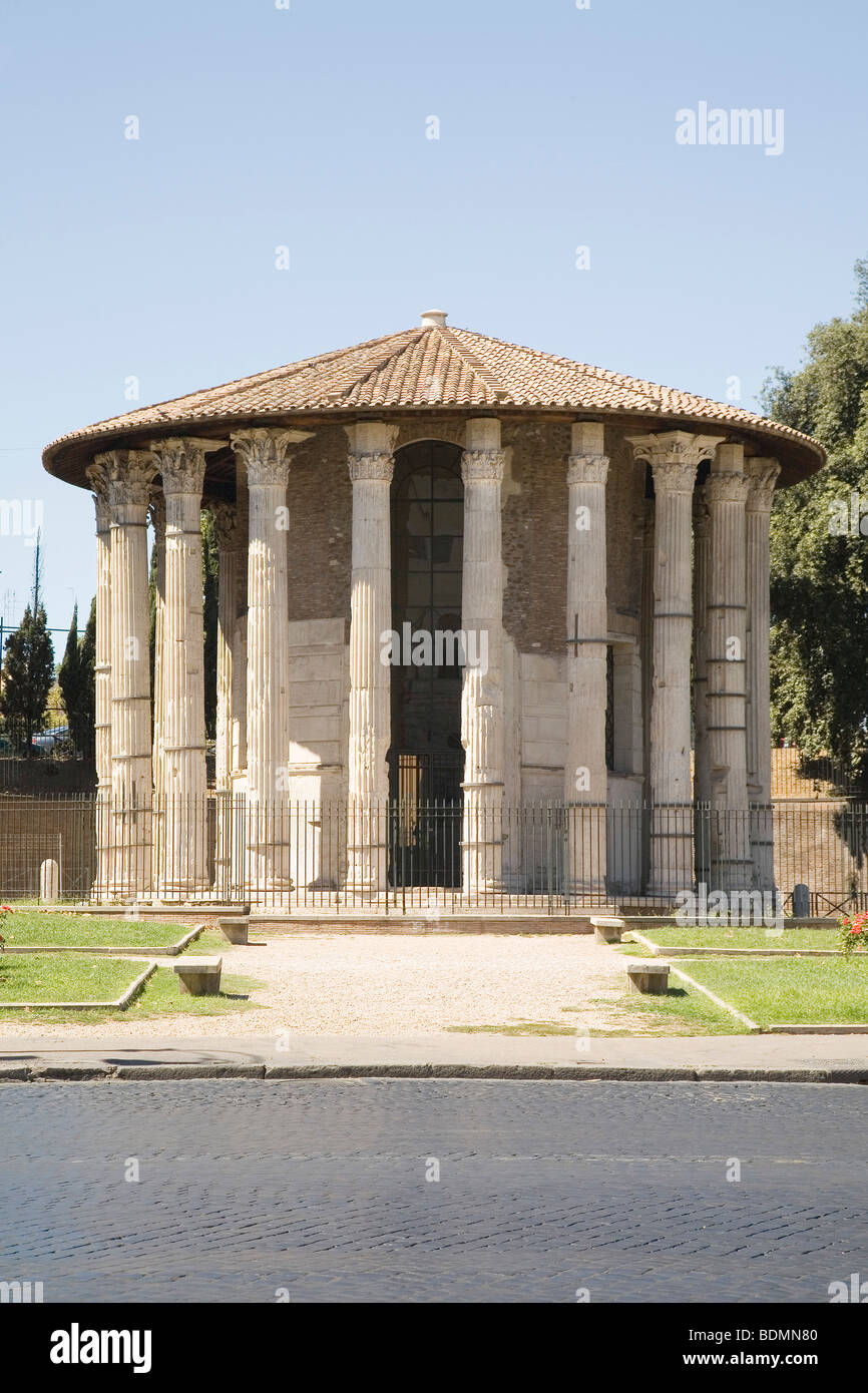 Rom, Tempel des Hercules Victor, Später Santa Maria del Sole, ältester erhaltene Bau aus Marmor in Rom Stock Photo