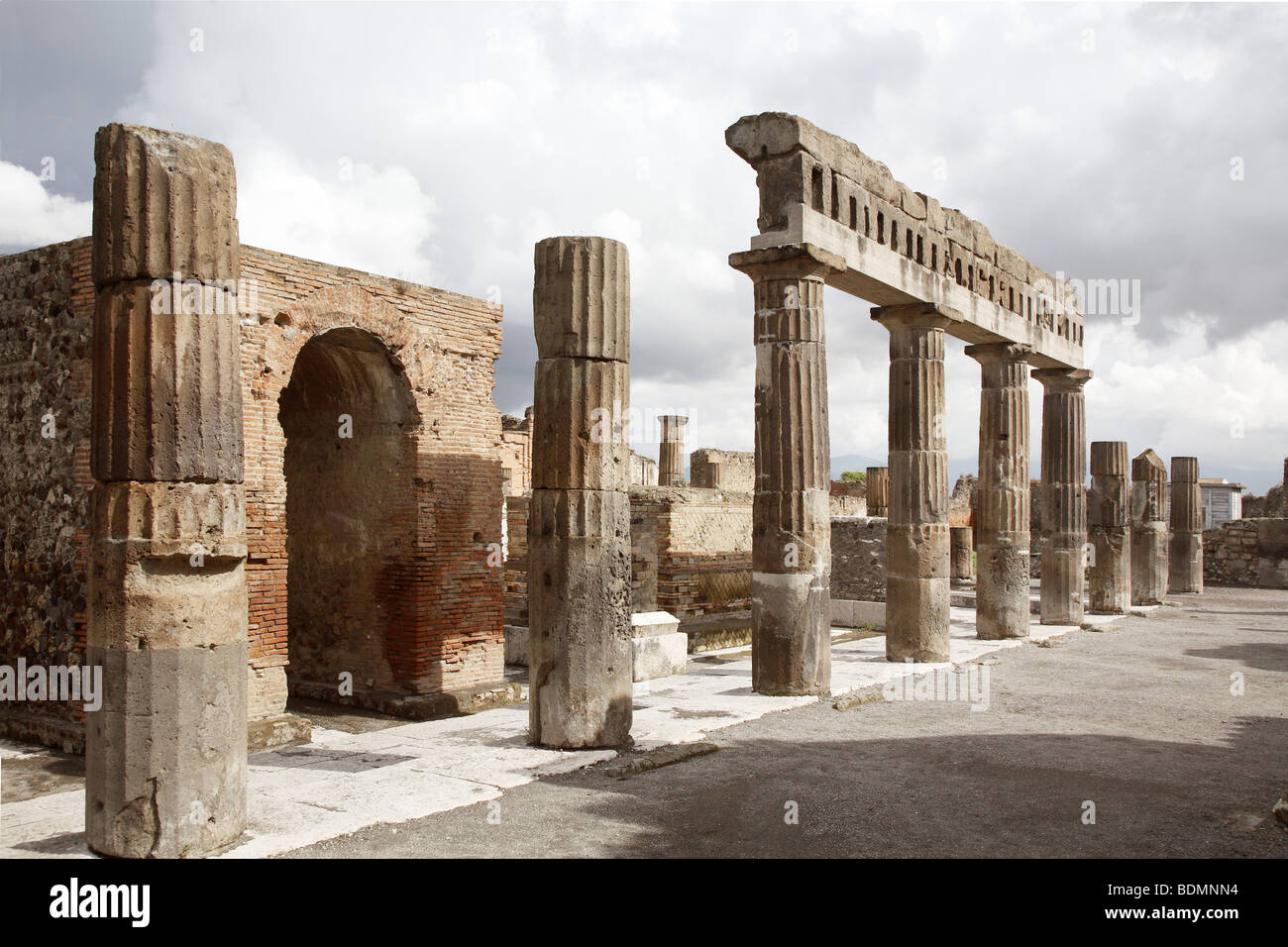 Pompeji, Ausgrabungen der antiken Stadt, Reste des Porticus am Forum Stock Photo