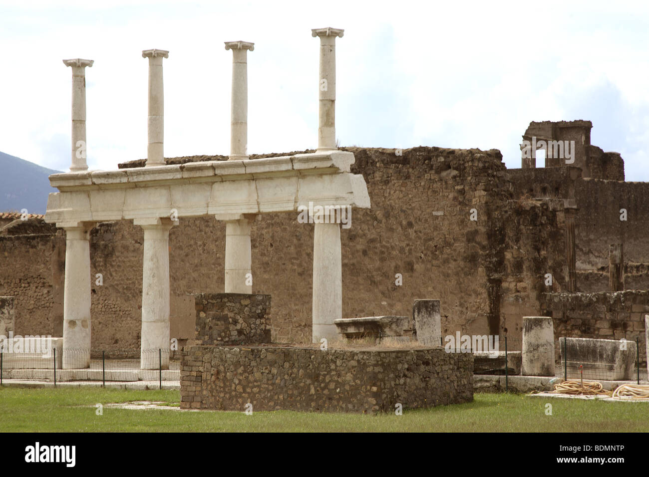 Pompeji, Ausgrabungen der antiken Stadt, Reste des Porticus am Forum Stock Photo