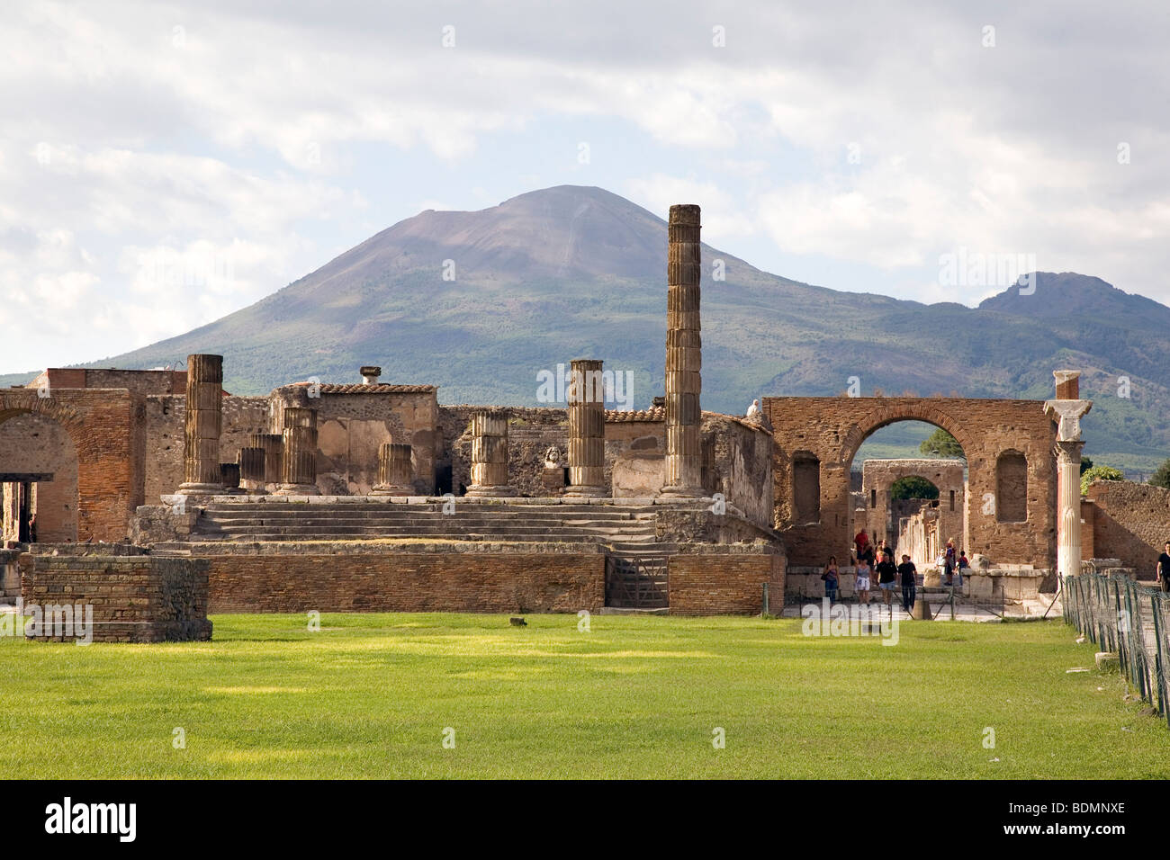 Pompeji Ausgrabungen der antiken Stadt Jupitertempel Tempel der kapitolinische Trias (Dreiheit der römischen Götter Jupiter Juno Stock Photo