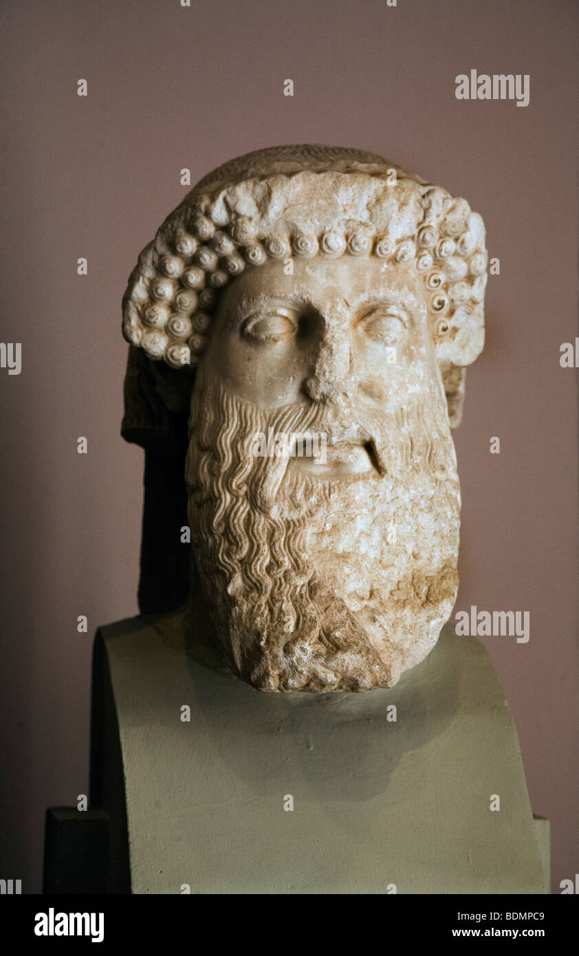 Athen, Akropolis-Museum, Kalbträger oder Moschophoros (Moscophoros), 6. Jahrhundert v. Chr. Stock Photo