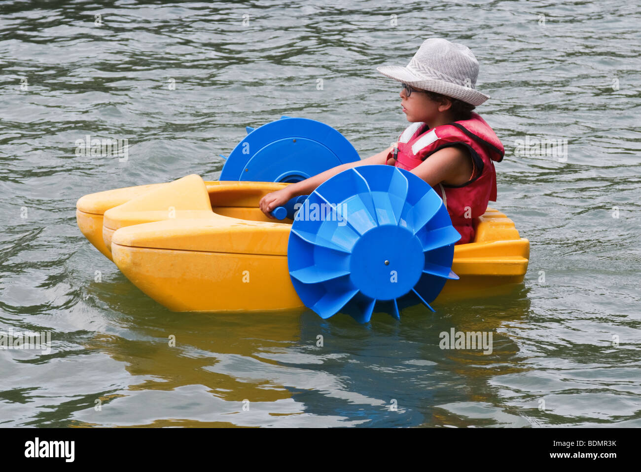 child-rowing-a-paddle-boat-view-from-the-side-close-up-BDMR3K.jpg