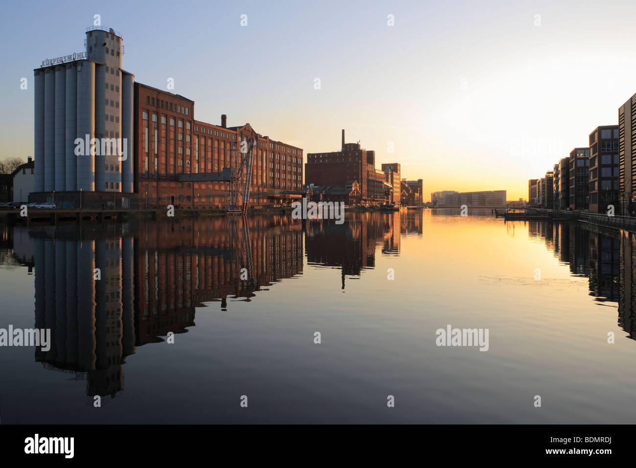 Duisburg, Innenhafen, Blick auf die Südseite, Werhahnmühle und Küppersmühle Stock Photo