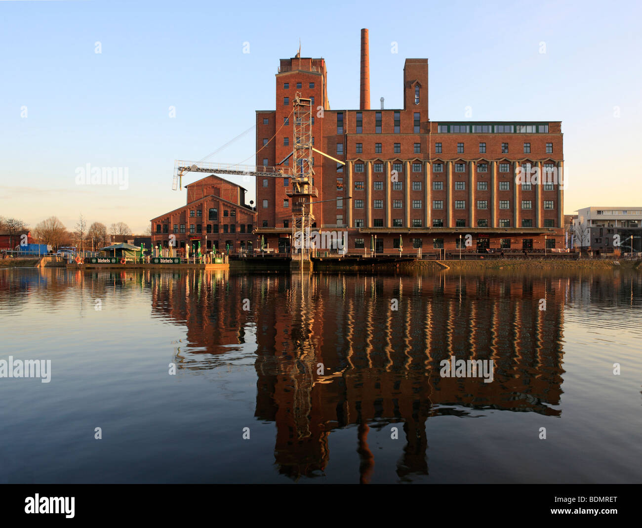 Duisburg, Innenhafen, Blick auf die Südseite, Werhahnmühle mit Getreidekran Stock Photo