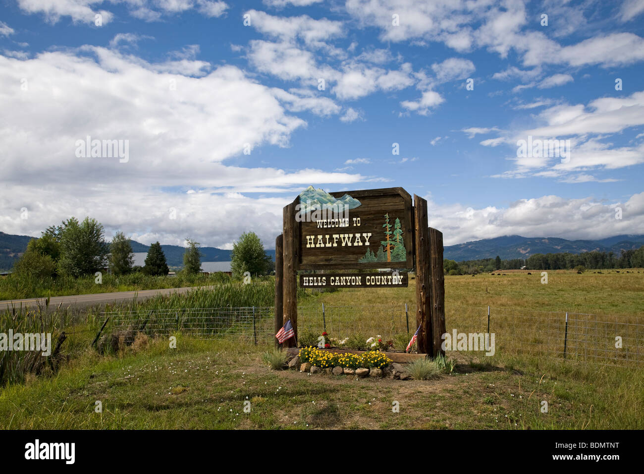 The road to Halfway, Oregon, beneath the Wallowa Mountains Stock Photo
