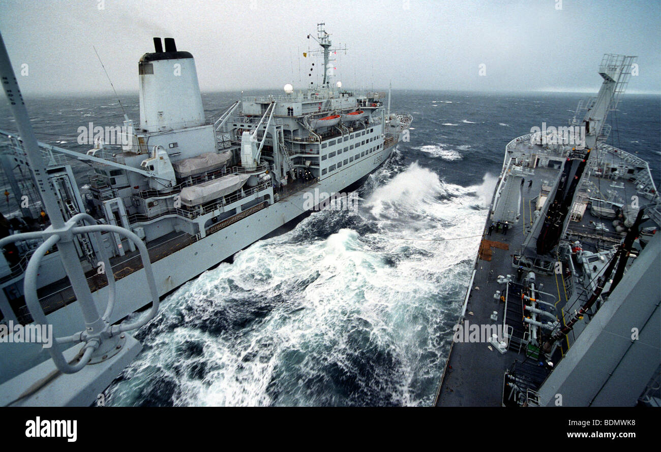 Re fuelling at sea hi-res stock photography and images - Alamy