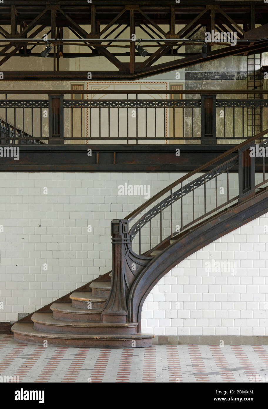 Gladbeck, Maschinenhalle Zweckel, Treppenpfosten mit Eisenbändern im Jugendstil Stock Photo