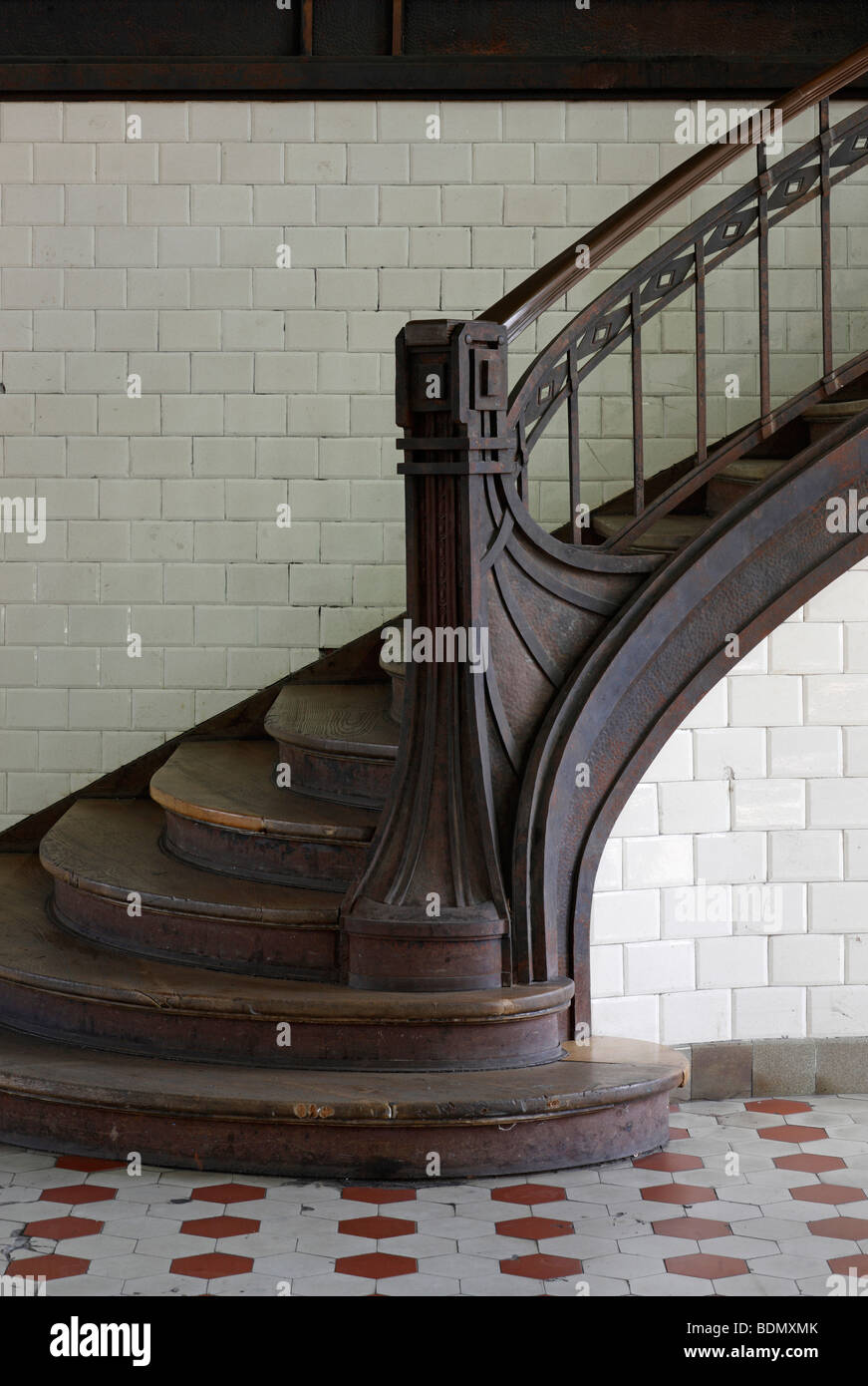 Gladbeck, Maschinenhalle Zweckel, Treppenpfosten mit Eisenbändern im Jugendstil Stock Photo