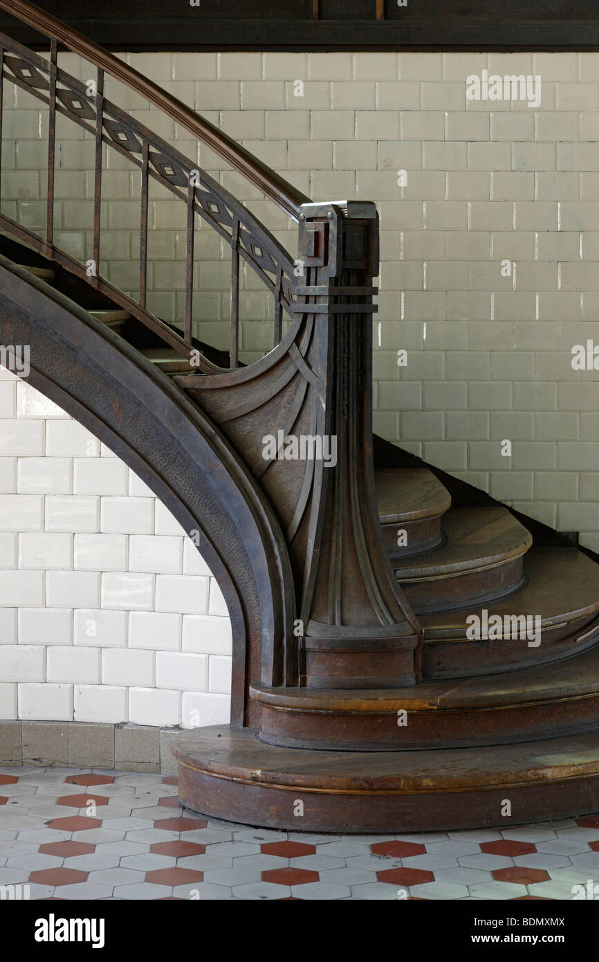 Gladbeck, Maschinenhalle Zweckel, Treppenpfosten mit Eisenbändern im Jugendstil Stock Photo