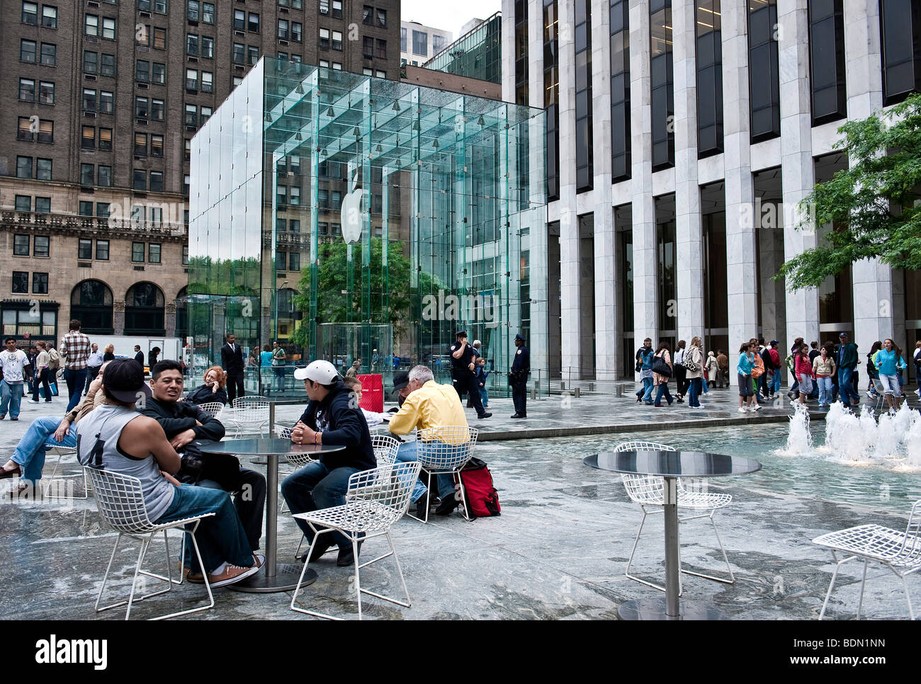 Apple store on Fifth Avenue in Manhattan, New York City, USA, North America  Stock Photo - Alamy