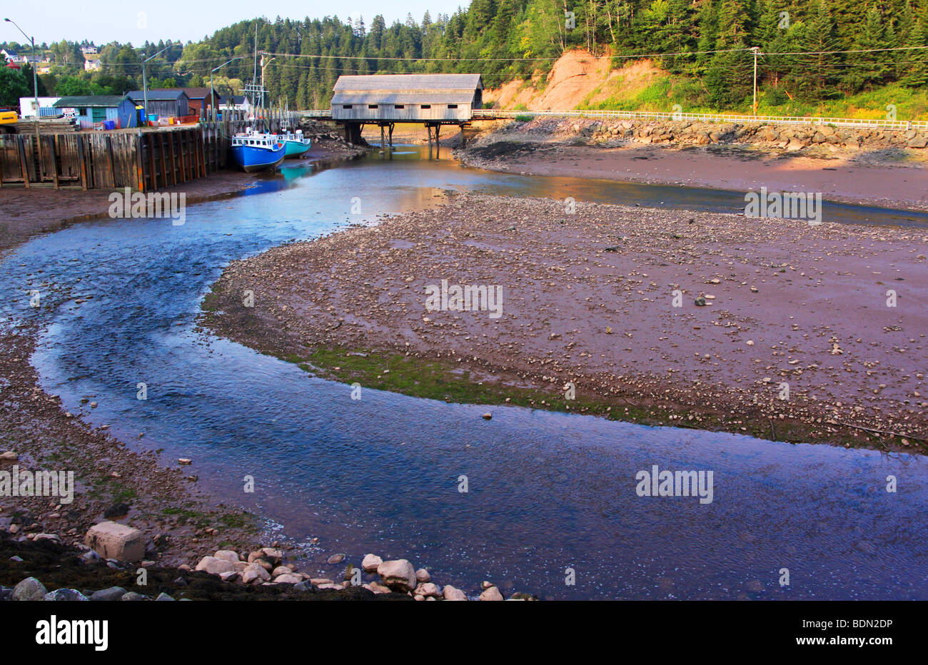 Bay Of Fundy Low Tide Boats Stock Photos & Bay Of Fundy Low Tide Boats Stock Images Alamy Bay Of Fundy Low Tide Boats Stock Photos & Bay Of Fundy Low Tide Boats Stock Images Alamy