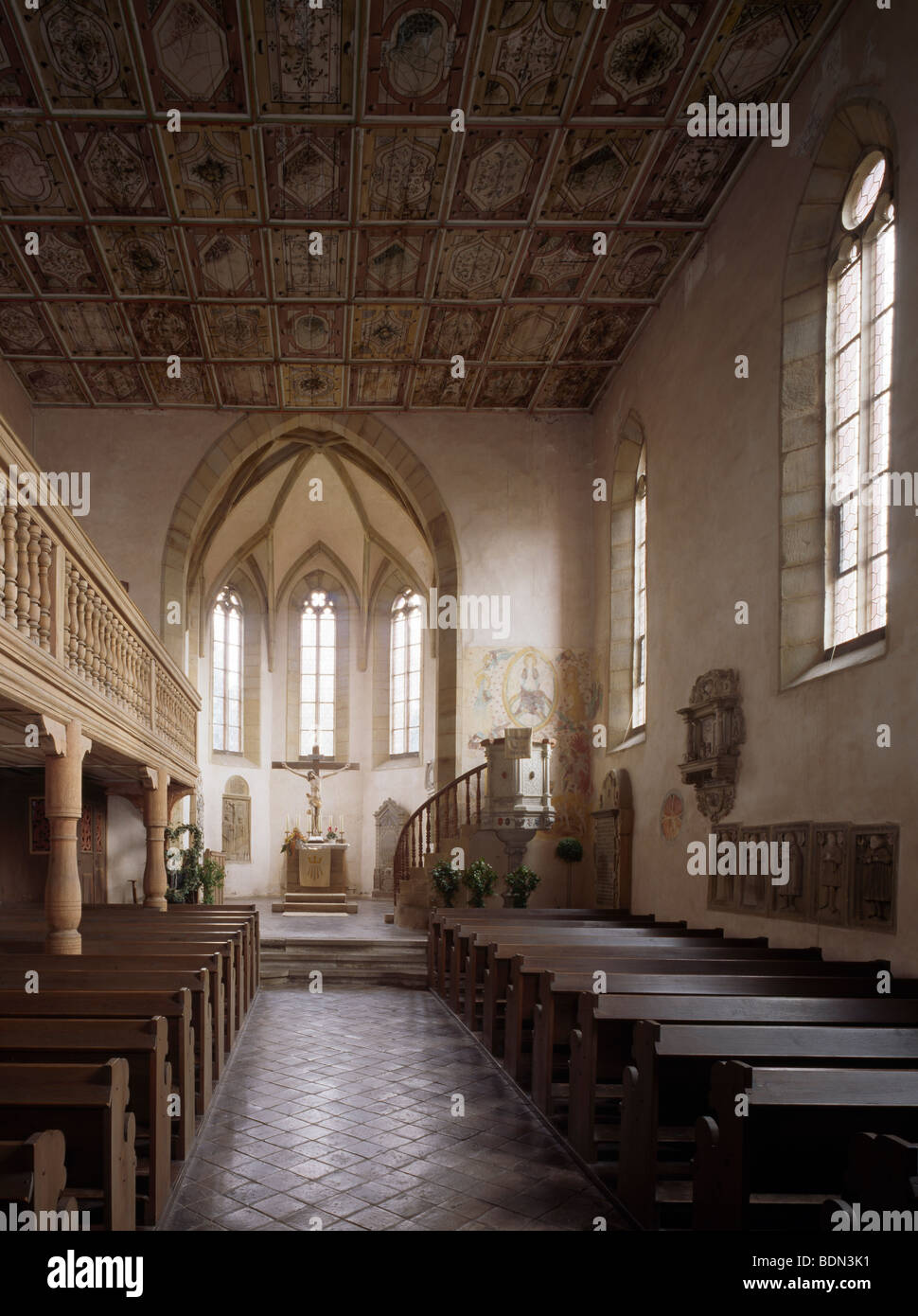 Königsberg in Bayern, "Friedhofskirche St. Burkhard. Blick zum Chor. Kassettendecke aus dem 17. Jh von Erasmus Jahn Stock Photo