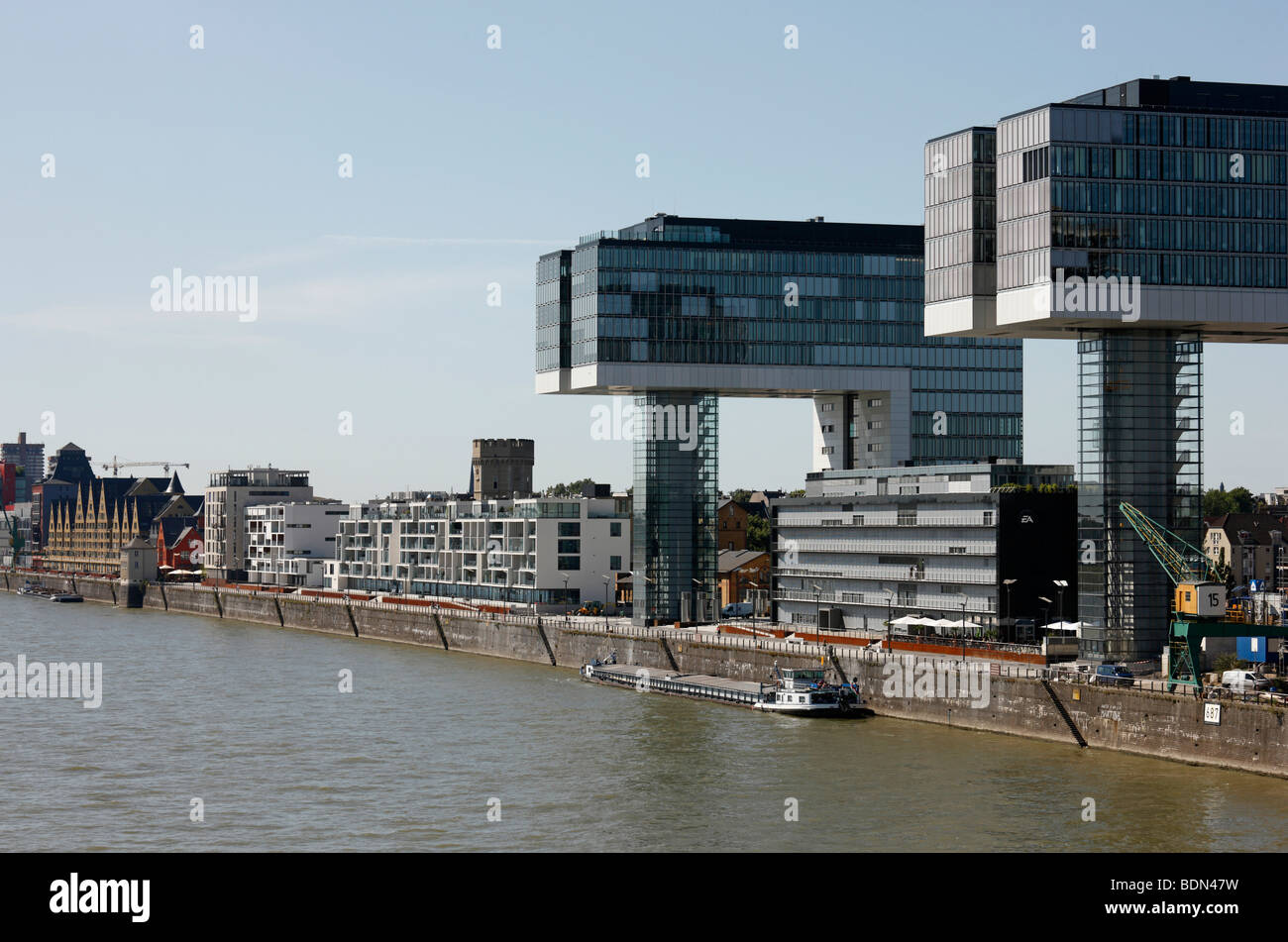 Köln, Rheinauhafen, Rheinfront mit neuen Hochhäusern Stock Photo - Alamy