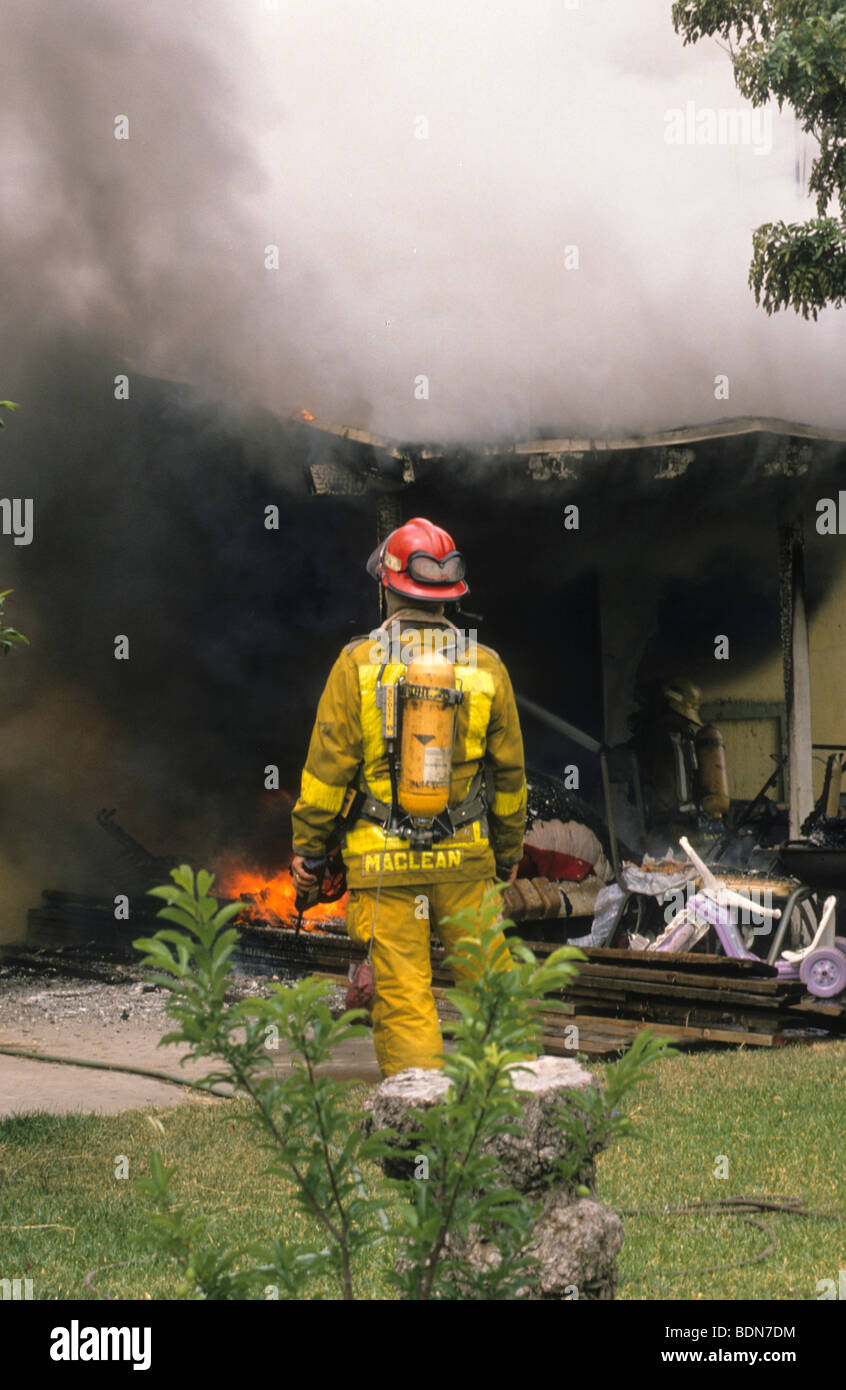 extinguish fire car auto smoke flame danger risk mask helmet oxygen