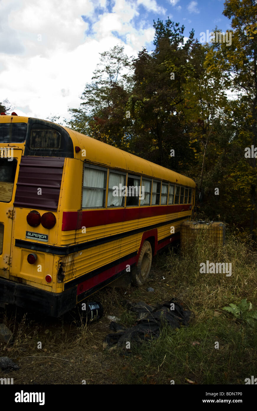 abandoned bus Stock Photo - Alamy