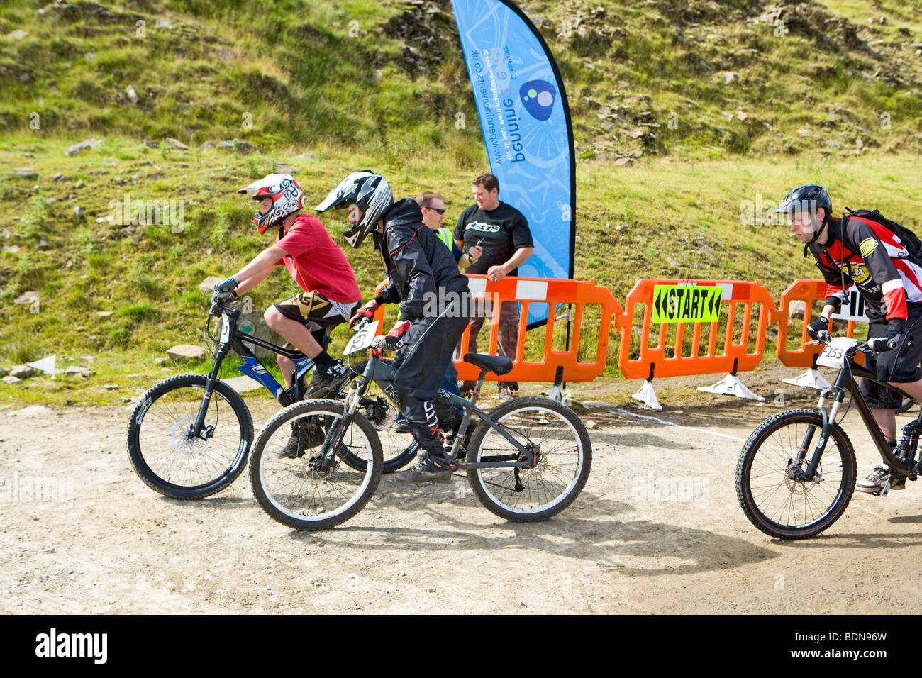 Mountain bike race start hi-res stock photography and images - Alamy
