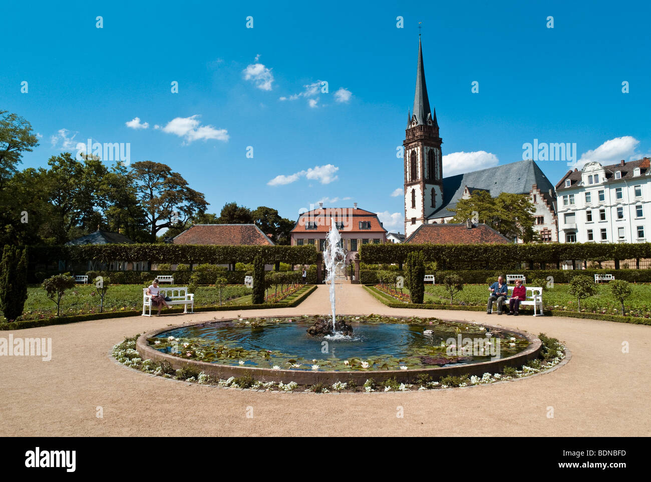 garden, in the back the St. Elizabeth church