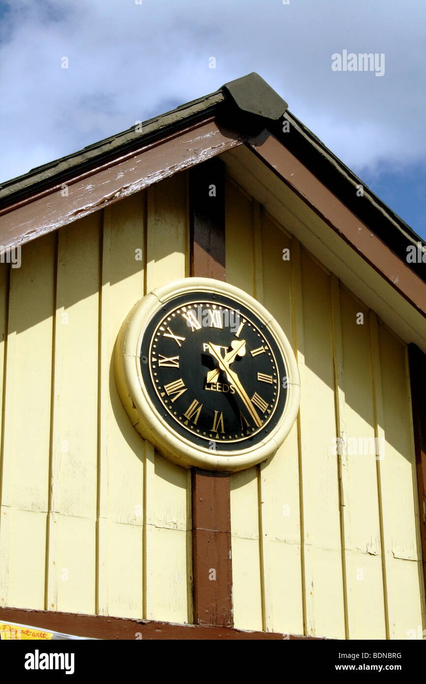 Station Clock at Bolton Abbey Railway Station showing time Stock Photo