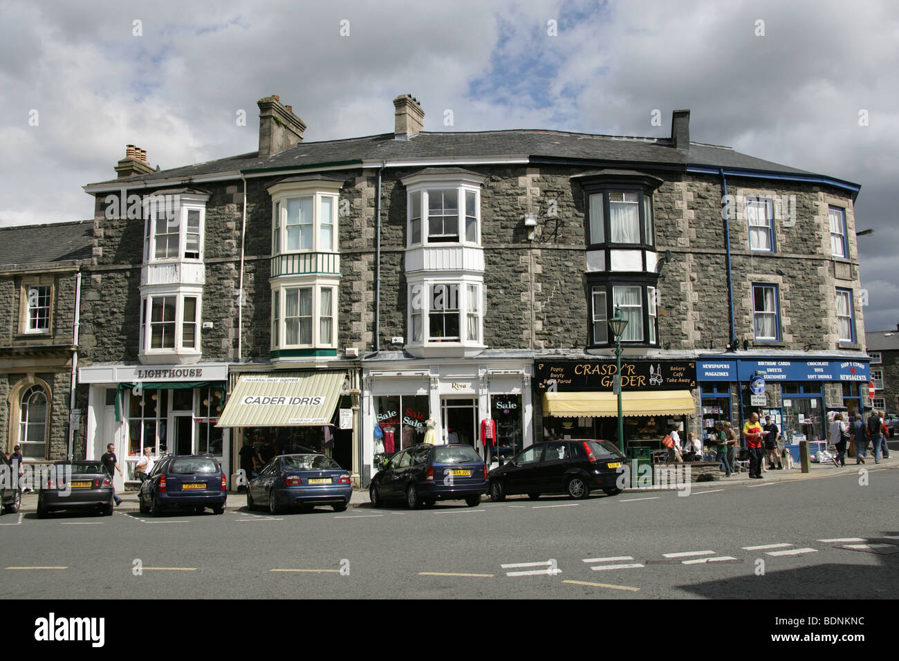 The town of Dolgellau, Wales. Town centre shops at Dolgellau’s Market Square Stock Photo Alamy
