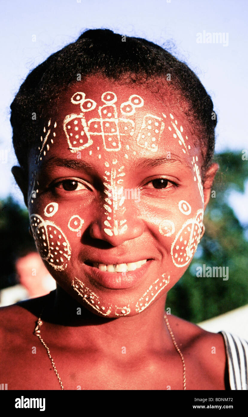 Tribal teen girl hi-res stock photography and images - Alamy