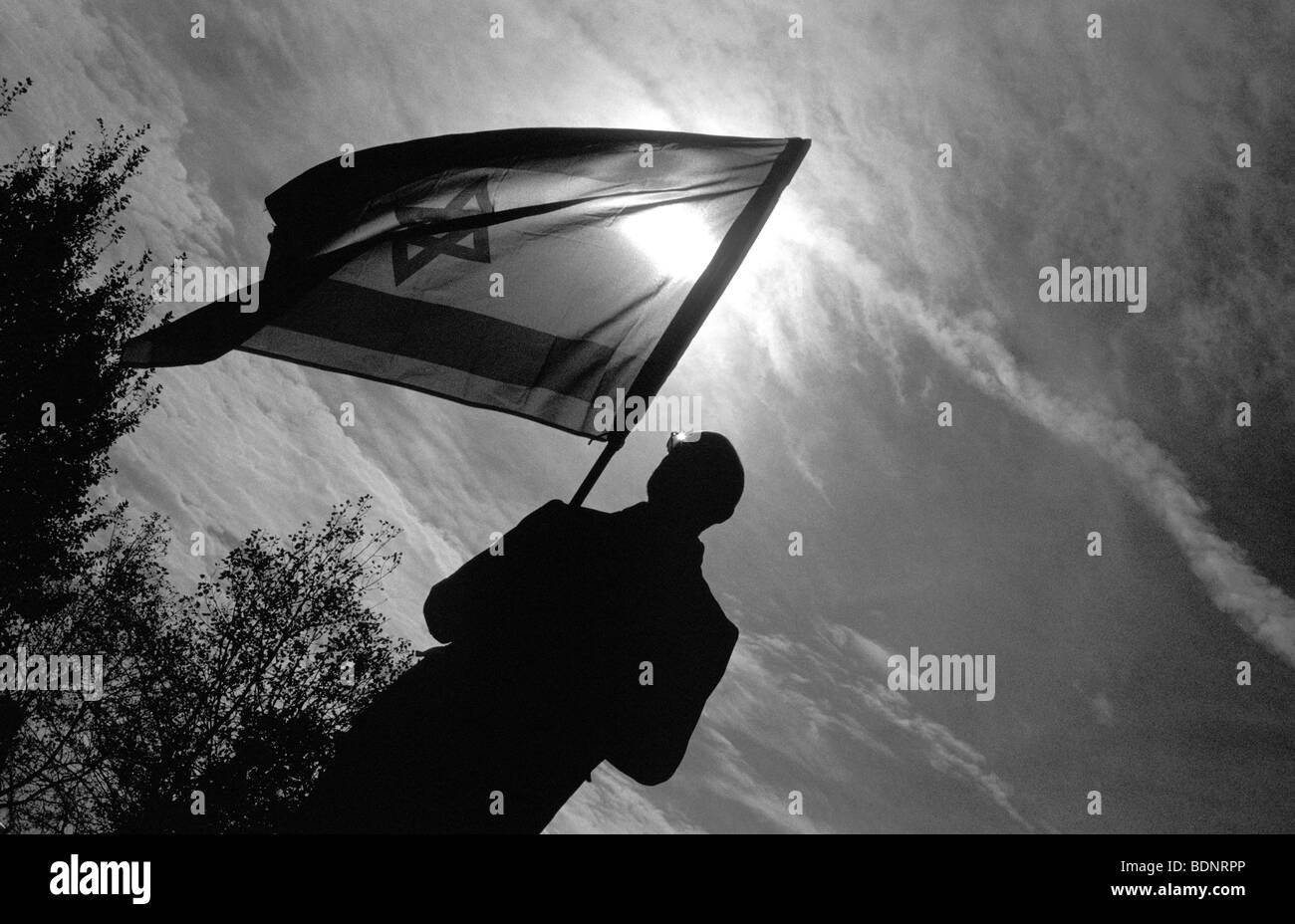 Man holding an Israel flag at Speaker’s Corner, London Stock Photo - Alamy
