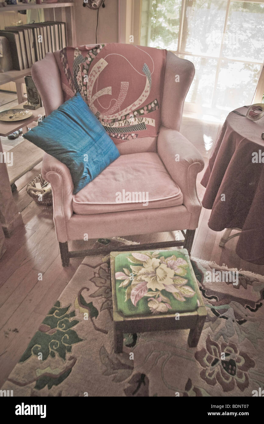 Old fashioned armchair hi-res stock photography and images - Alamy