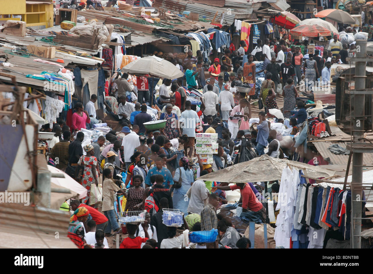 The very busy Kejetia Market in central Kumasi. Ghana. West Africa. ©Picture Zute Lightfoot. 07939 108077. Stock Photo