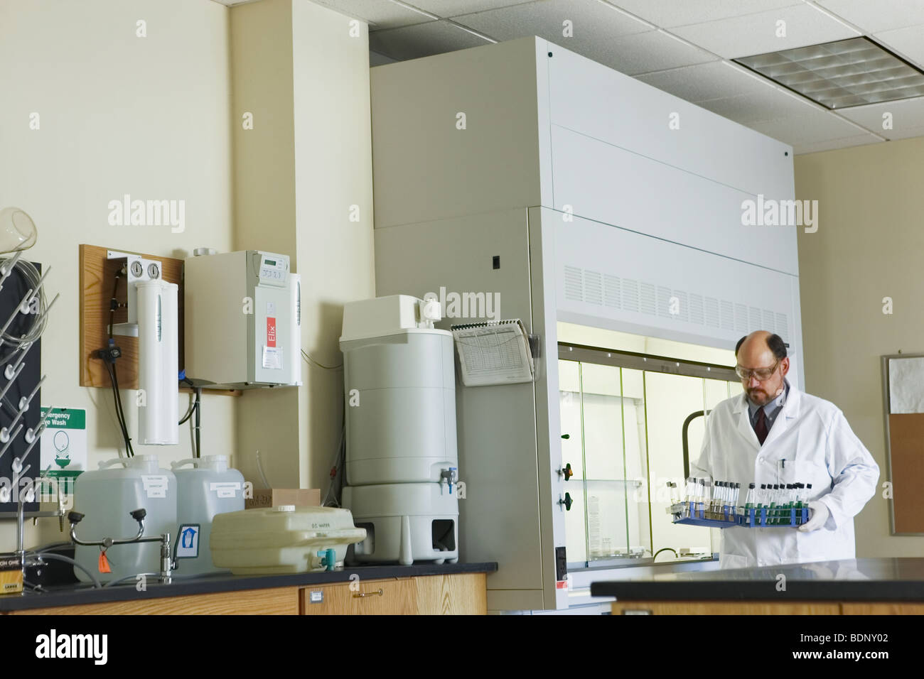 Experiment test tubes racks hi-res stock photography and images - Alamy