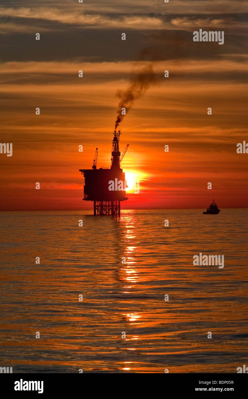 sun set at east brae oil rig Stock Photo