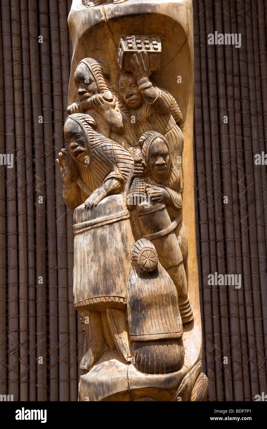 Detail of carved column of main reception hall of chief's palace of Bamil k chiefdom of Bandjoun West Province Cameroon Stock Photo