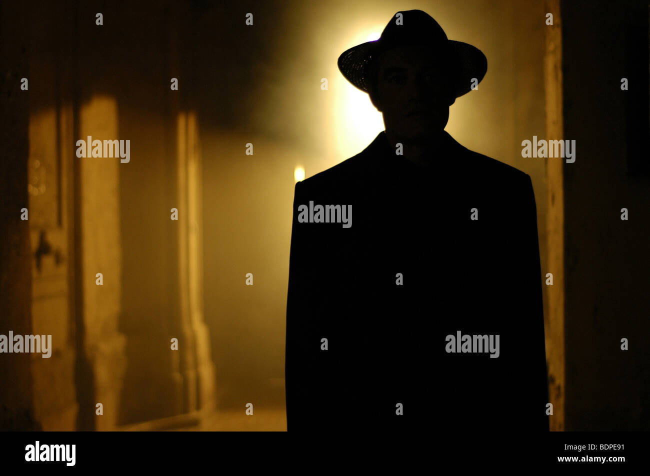 Film noir silhouette hi-res stock photography and images - Alamy
