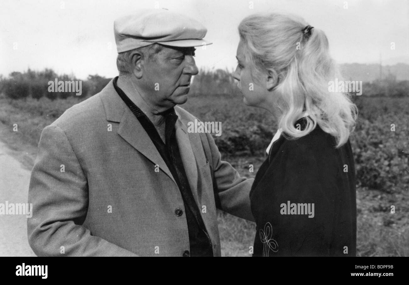 L'Âge ingrat Year: 1964 Director: Gilles Grangier Jean Gabin, Marie Dubois  Stock Photo - Alamy