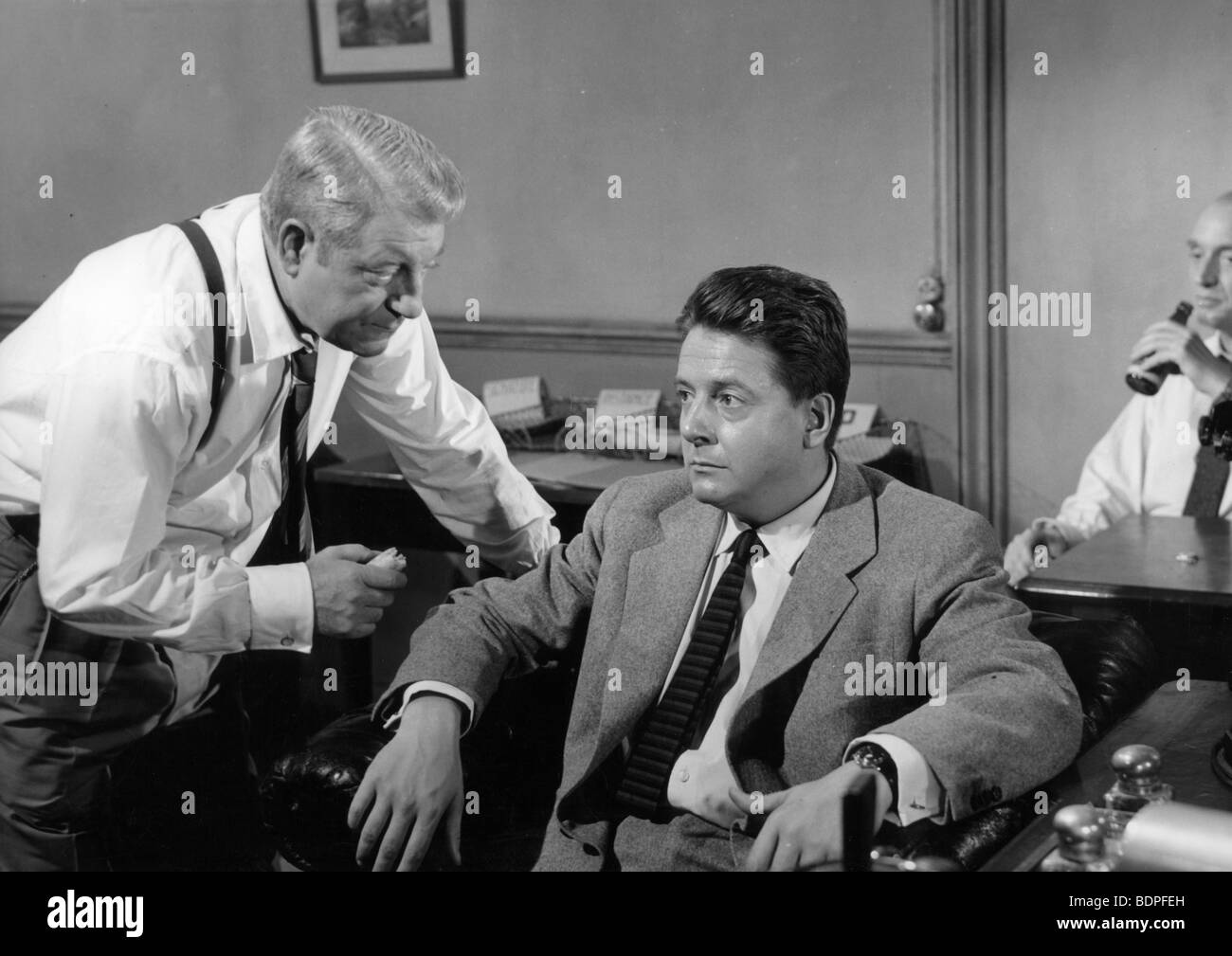 мегрэ расставляет сети 1958. мегрэ расставляет сети 1958. поль мизраки. анни жирардо в фильме журналист. мегрэ расставляет сети 1958.