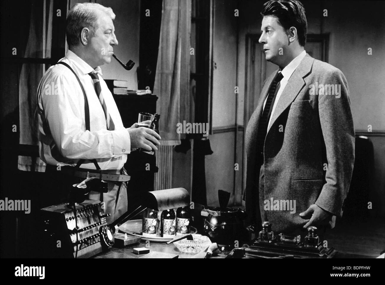 мегрэ расставляет сети 1958. анни жирардо отверженные. мегрэ расставляет сети фильм 1958. мегрэ расставляет сети фильм 1958 кадры. мегрэ расставляет ловушки 1958.