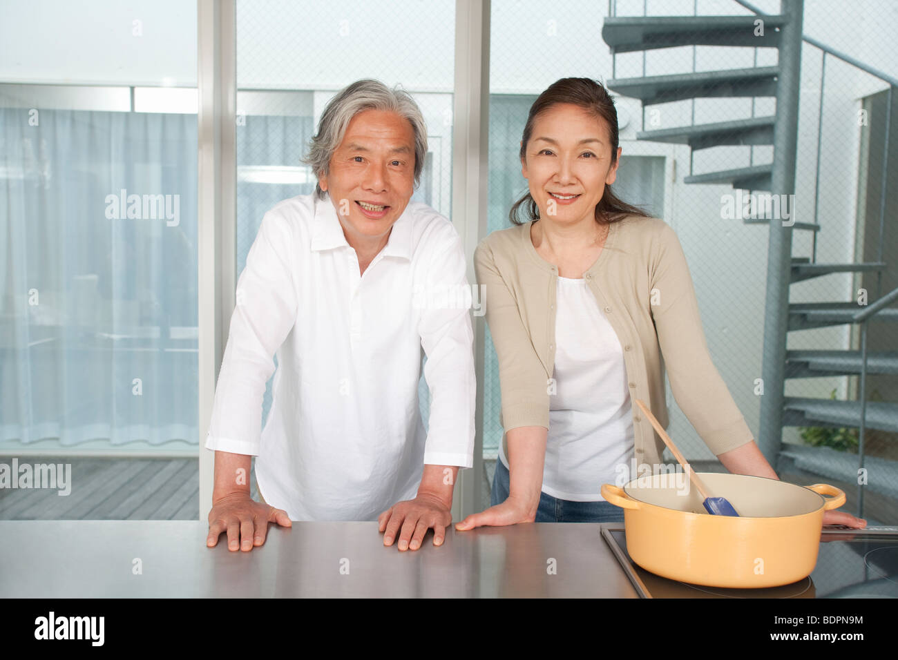 Man woman couple in kitchen hi-res stock photography and images - Alamy