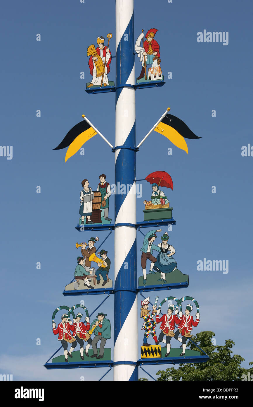 Maypole in viktualienmarkt munich germany hi-res stock photography and ...