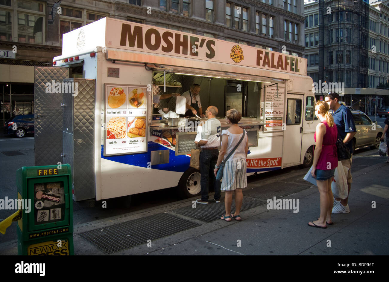 Moshe's Falafel truck on Sixth Avenue in New York on Sunday, August 30, 2009. (© Richard B. Levine) Stock Photo