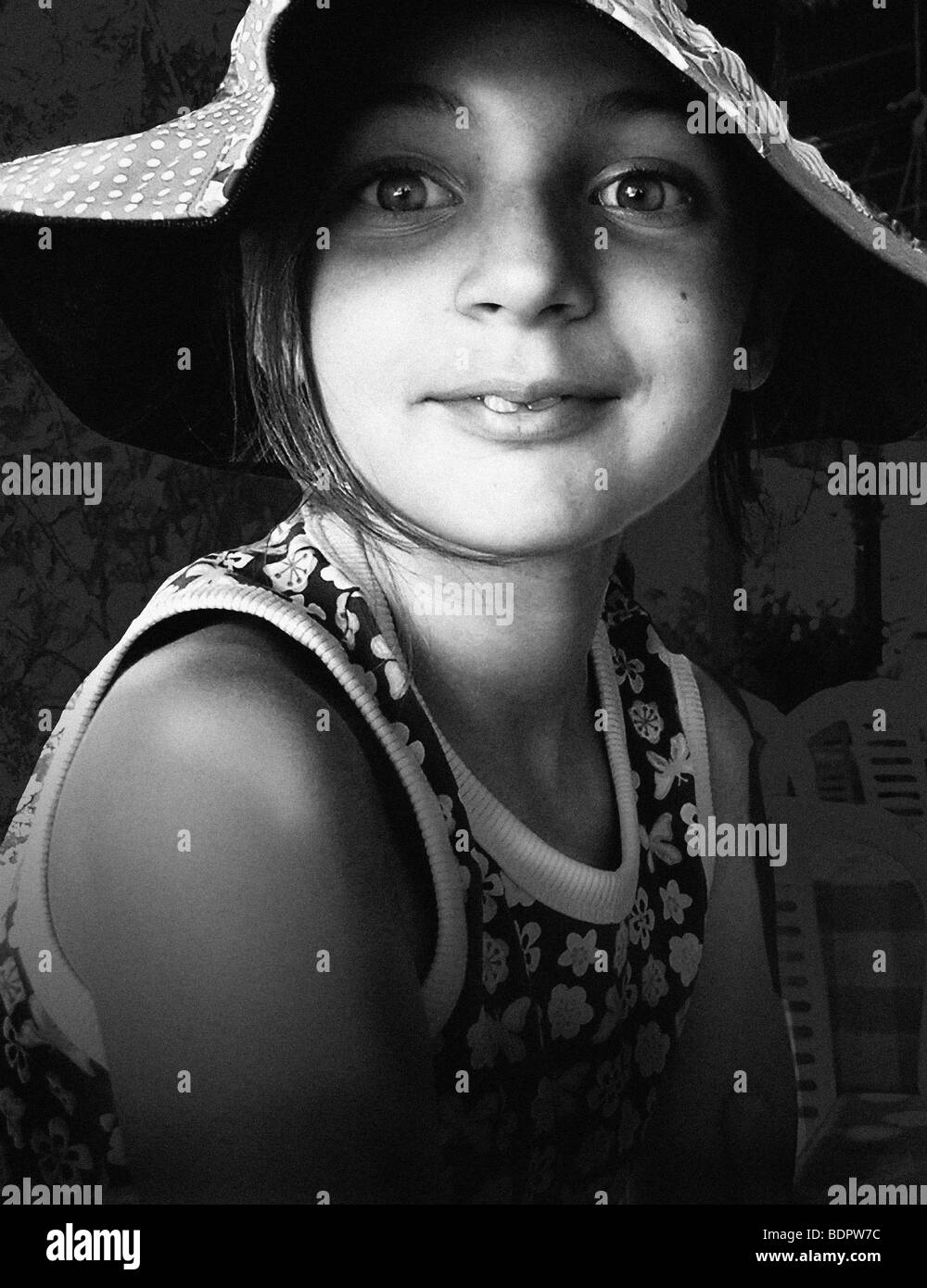 Young girl wearing floppy hat hires stock photography and images Alamy