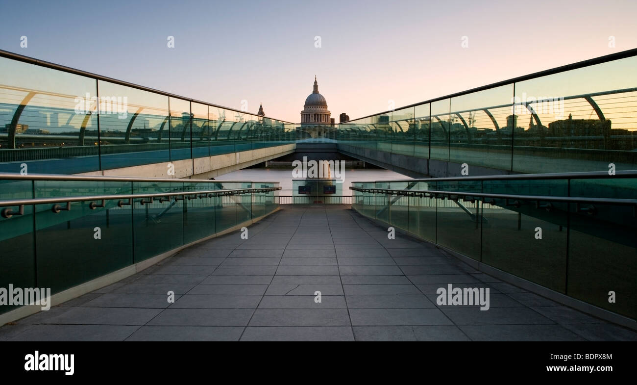 Symmetric view of the Millennium Bridge with St Paul's Cathedral in the background in London Stock Photo