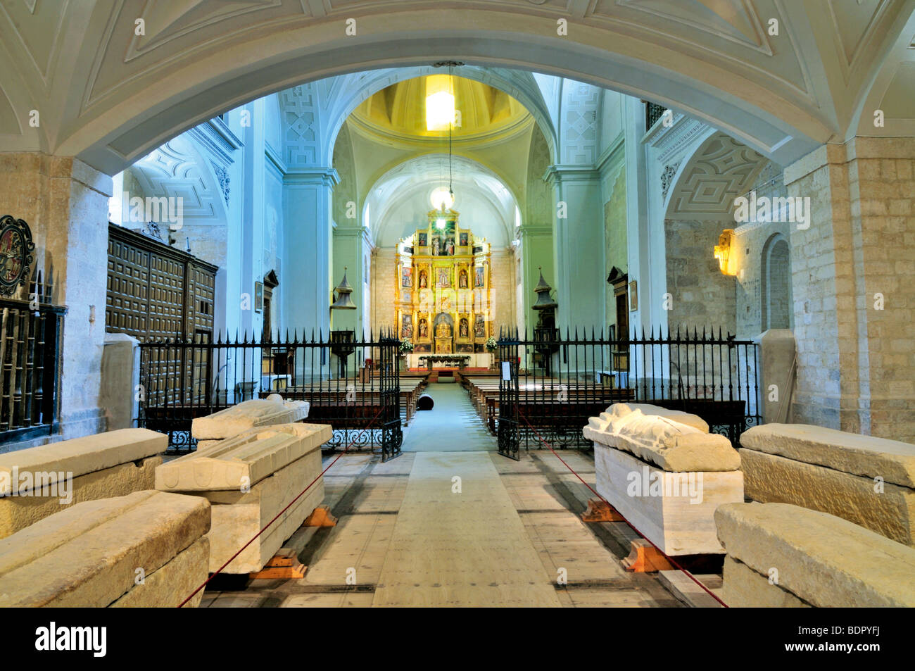 Spain, St. James Way: Tombs and nave of  monastery church Real Monasterio de San Zoilo in Carrion de los Condes Stock Photo