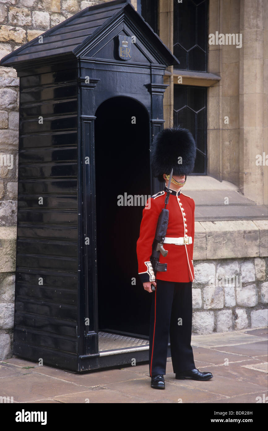 Great Britain, London, The Tower of London, sentry posted outside the Jewel House Stock Photo
